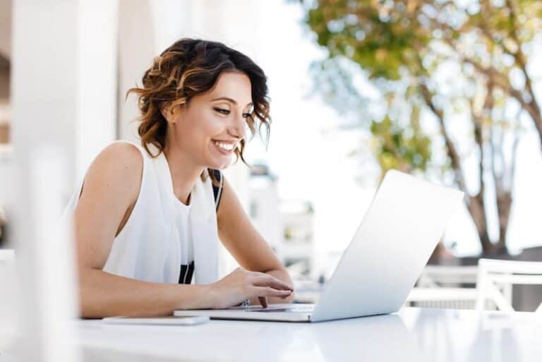5 Best Virtual Assistant Training Courses to Get Your First Client