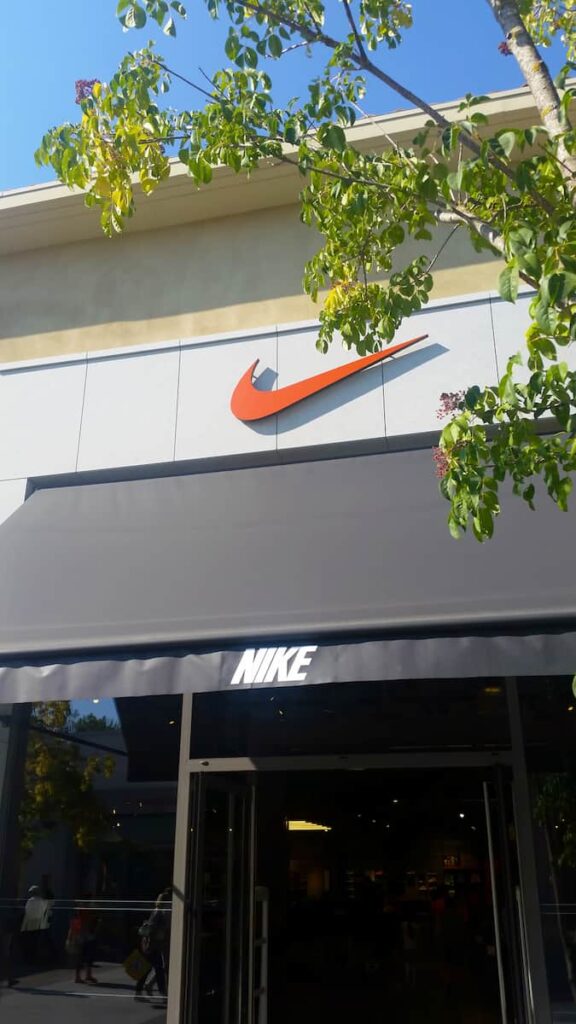a Nike store that can get free shoes